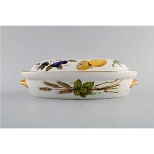 Royal Worcester, England. Evesham Lidded Porcelain Dish.